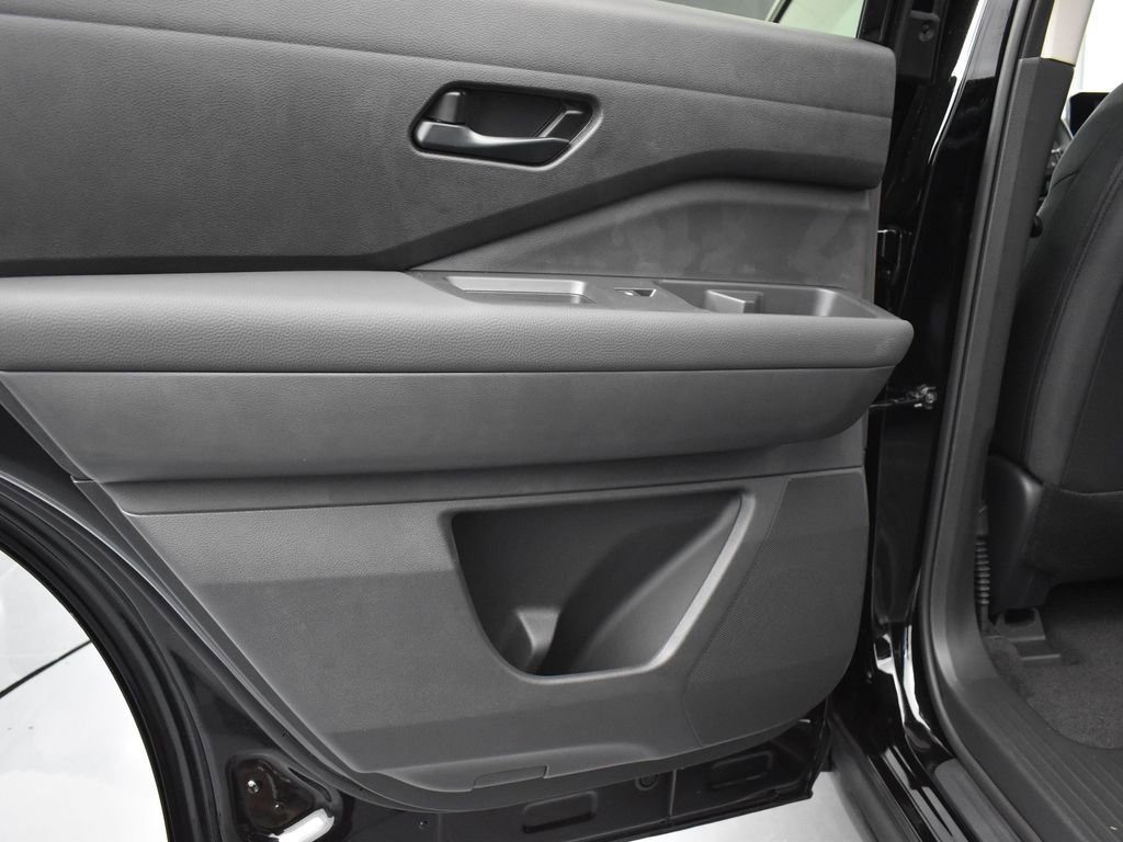 New 2025 Nissan Pathfinder S image 16