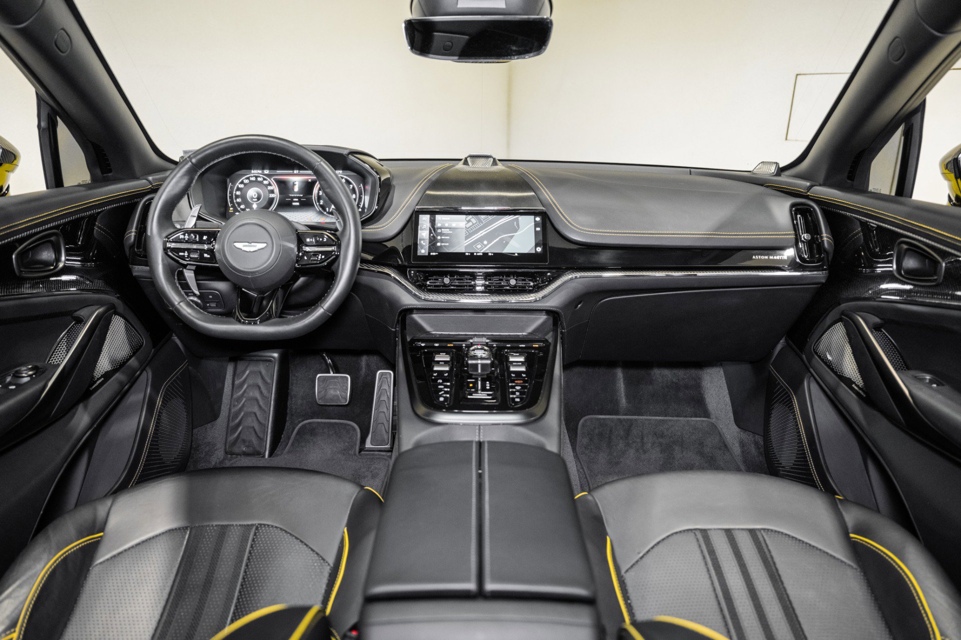 Used 2025 Aston Martin DBX 707 image 22