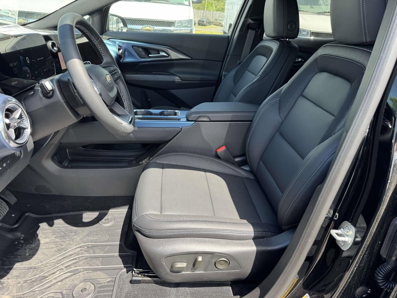 New 2026 Chevrolet Equinox EV LT w/ LPO, Tech Bronze Package FWD image 21