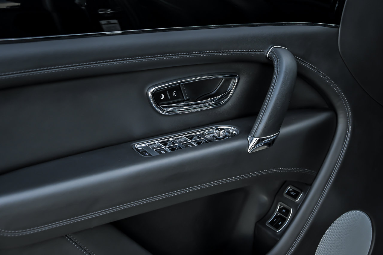 Used 2020 Bentley Bentayga AWD/4WD image 17