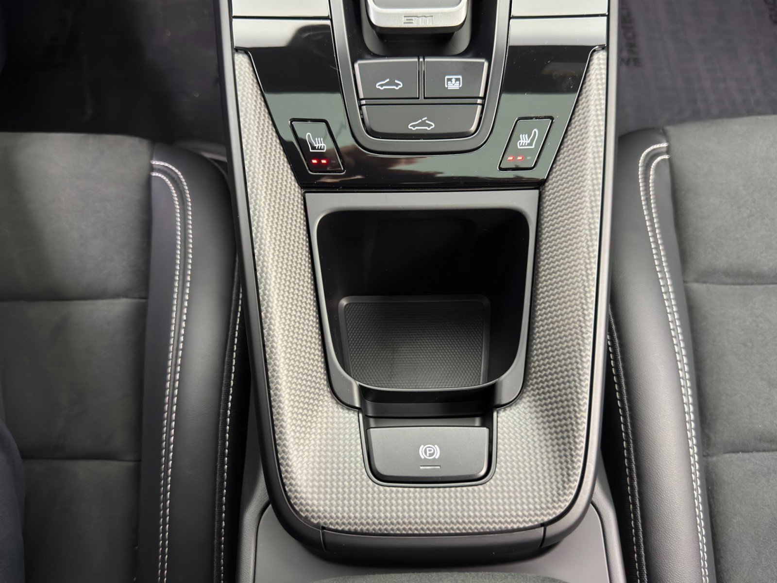 Used 2024 Porsche 911 Carrera GTS w/ Premium Package image 33