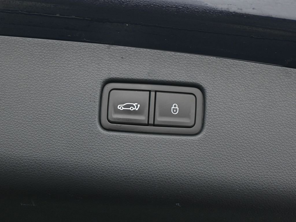 Used 2022 Genesis GV70 2.5T w/ Advanced Package image 41