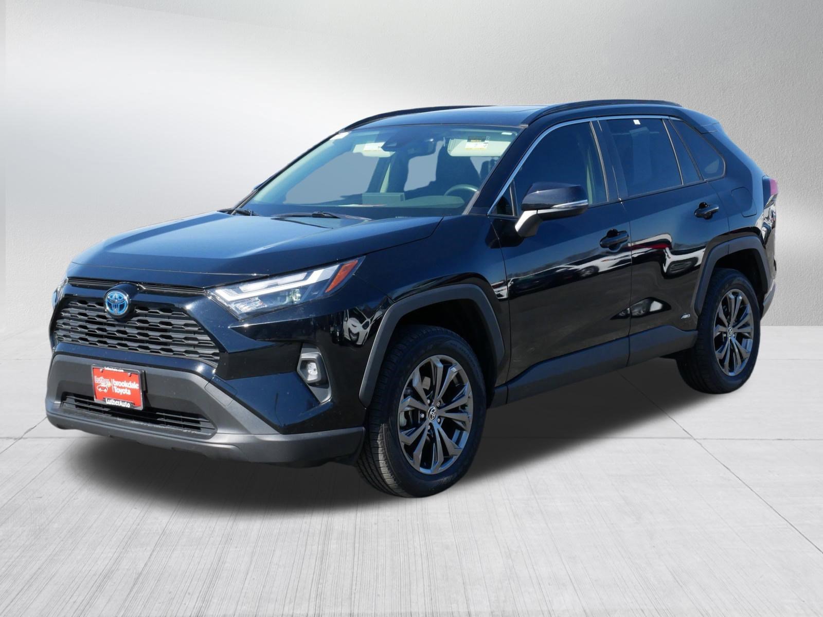 Certified 2022 Toyota RAV4 XLE Premium AWD/4WD image 3