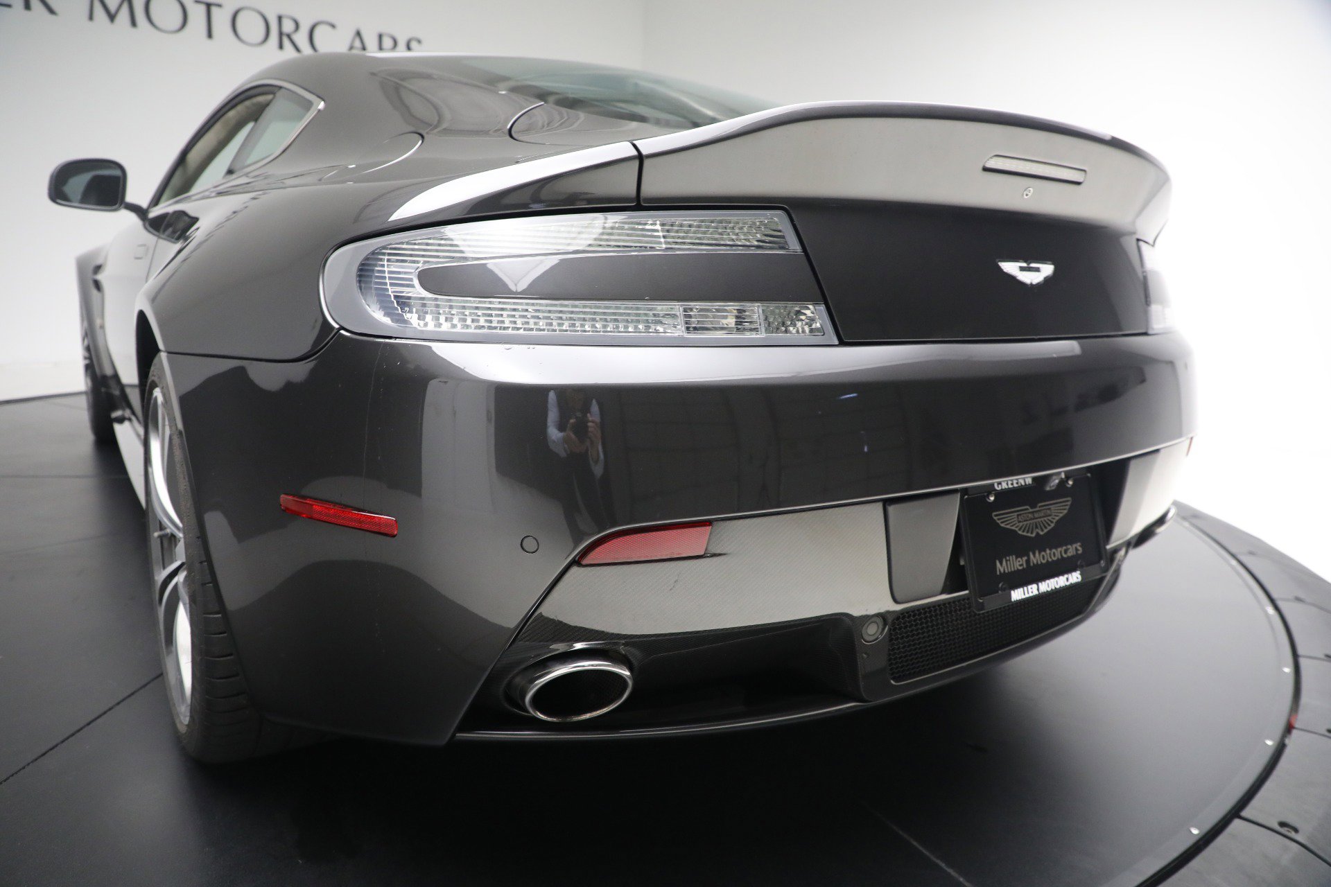 Used 2011 Aston Martin V12 Vantage Coupe image 15