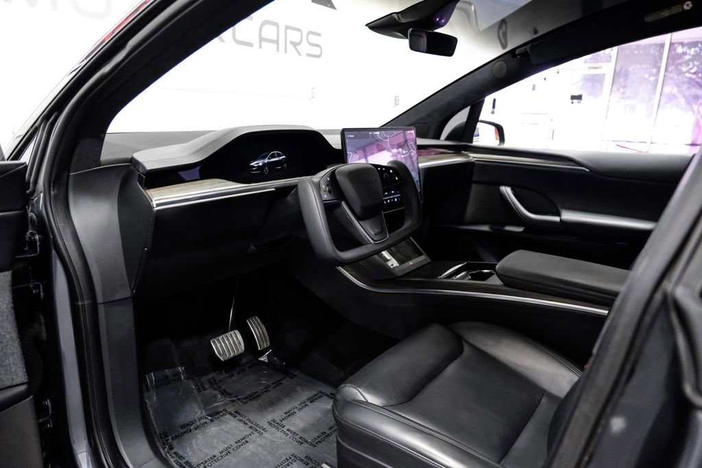 Used 2022 Tesla Model X image 3