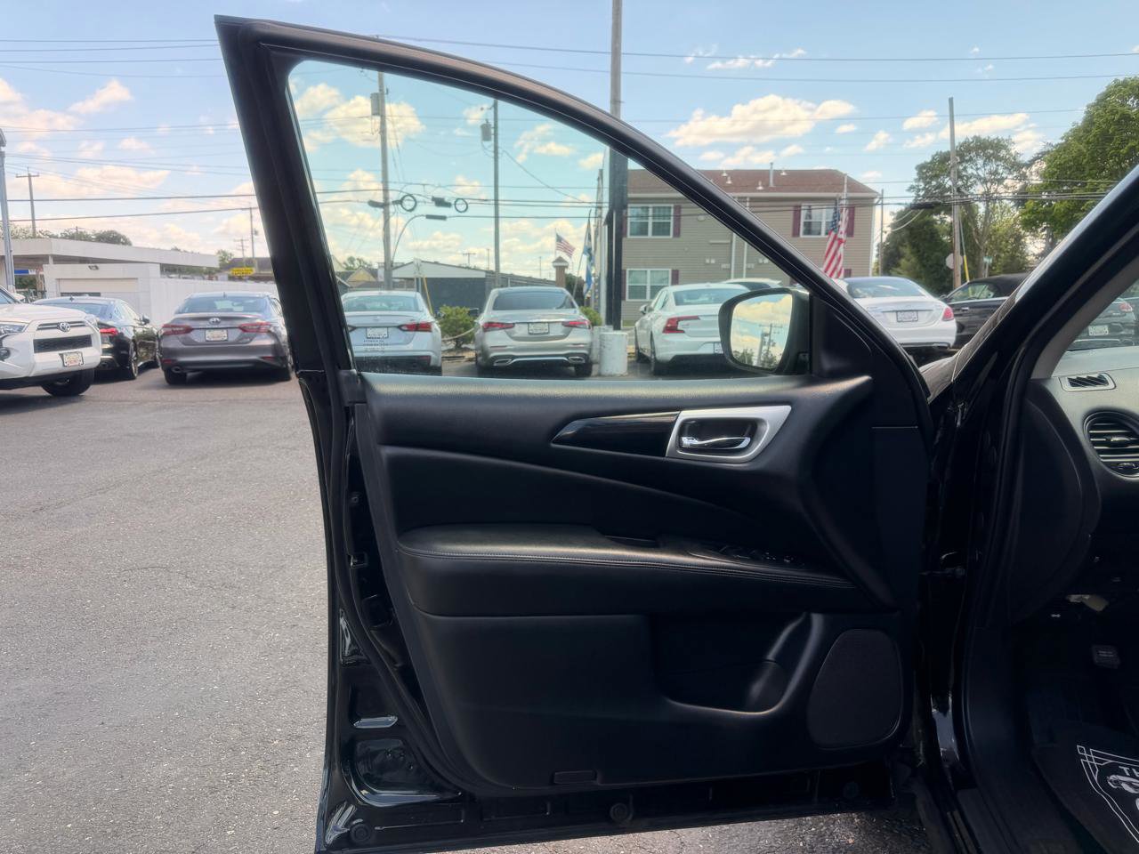 Used 2019 Nissan Pathfinder S AWD/4WD image 9