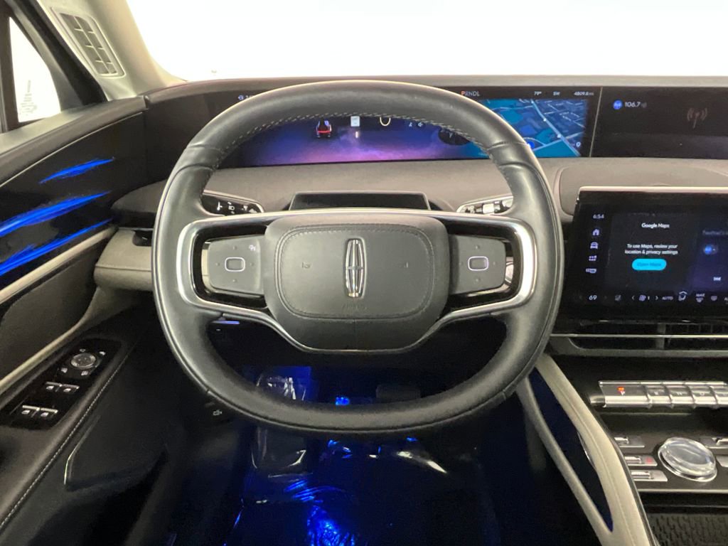 Used 2025 Lincoln Nautilus Premier image 11