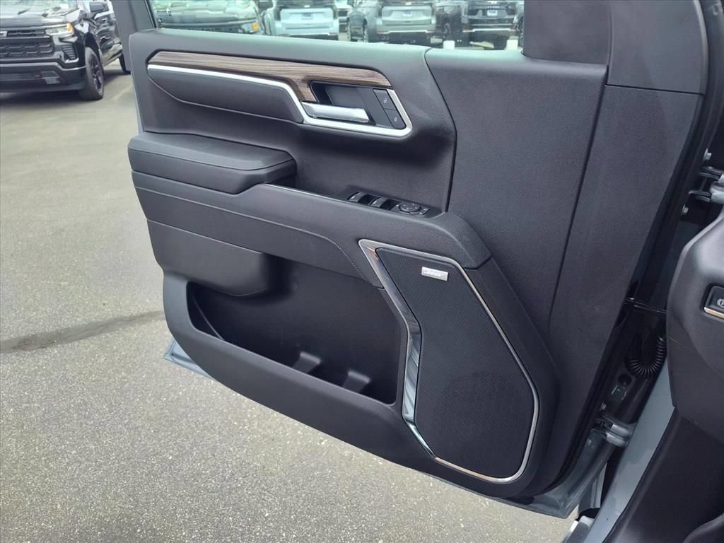 New 2026 Chevrolet Silverado 1500 LT Trail Boss w/ Convenience Package II AWD/4WD image 9
