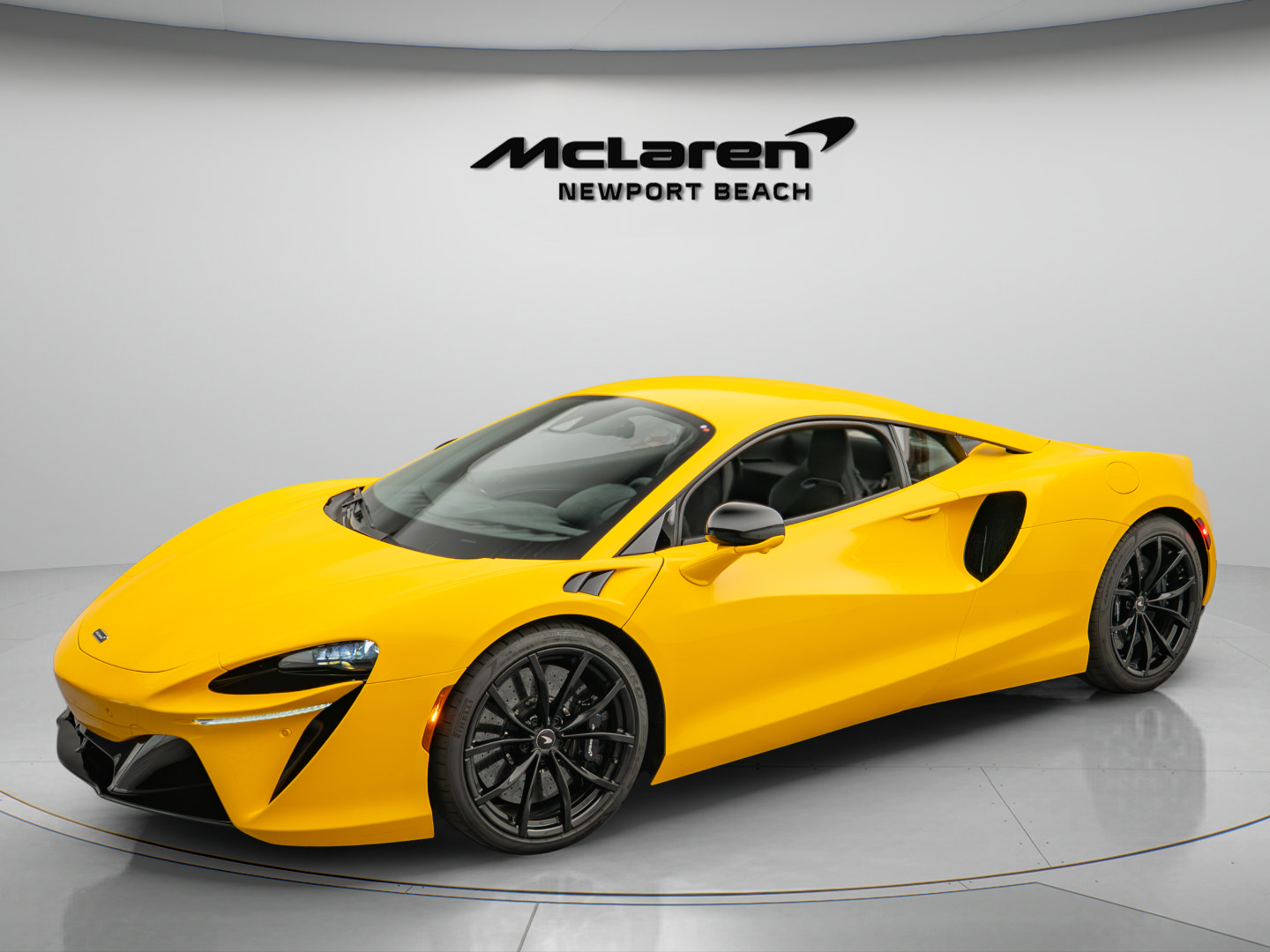 Used 2024 McLaren Artura RWD image 4