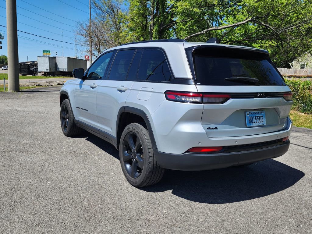 Used 2023 Jeep Grand Cherokee Altitude image 3