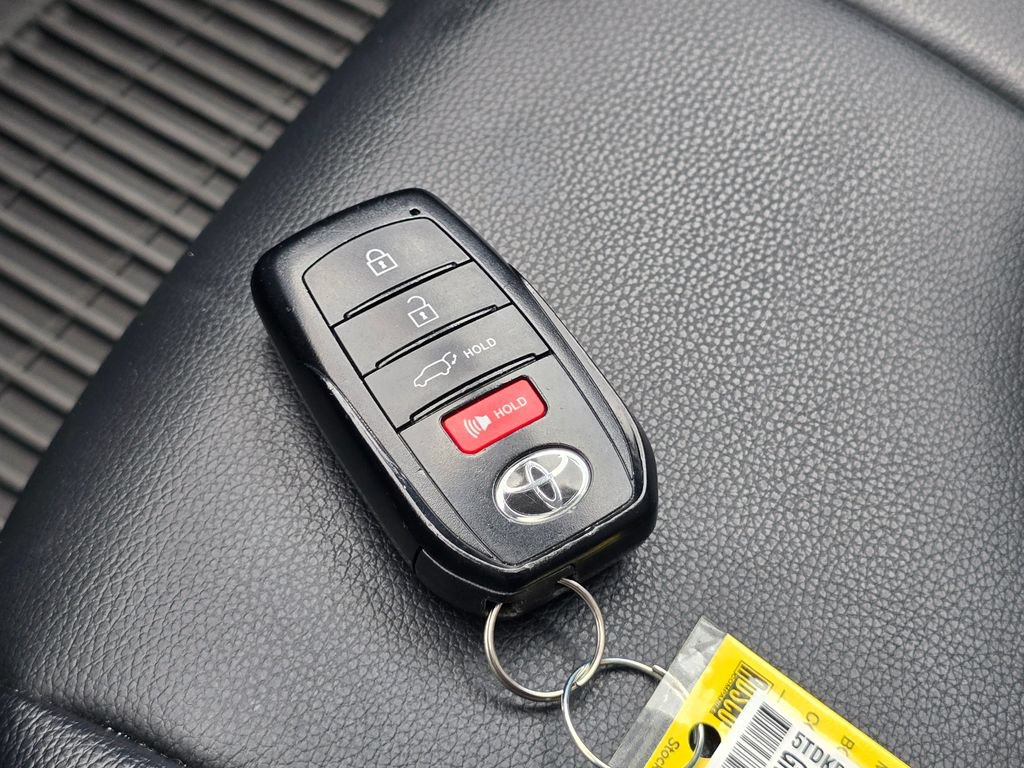 Used 2024 Toyota Highlander XLE AWD/4WD image 36