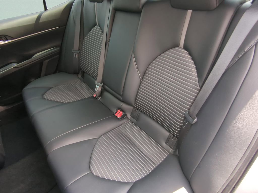 Used 2020 Toyota Camry SE FWD image 9