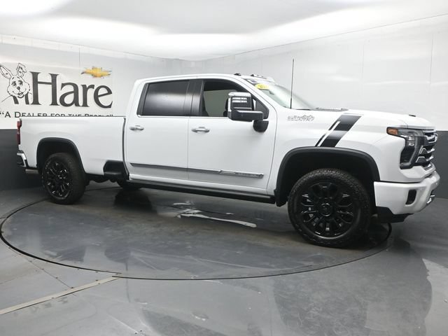 Used 2025 Chevrolet Silverado 2500 High Country w/ High Country Premium Package AWD/4WD image 6