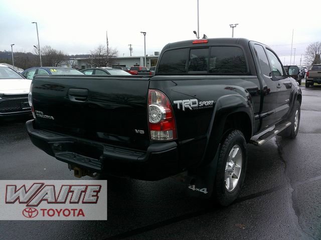 Used 2015 Toyota Tacoma TRD Sport w/ TRD Sport Package image 2