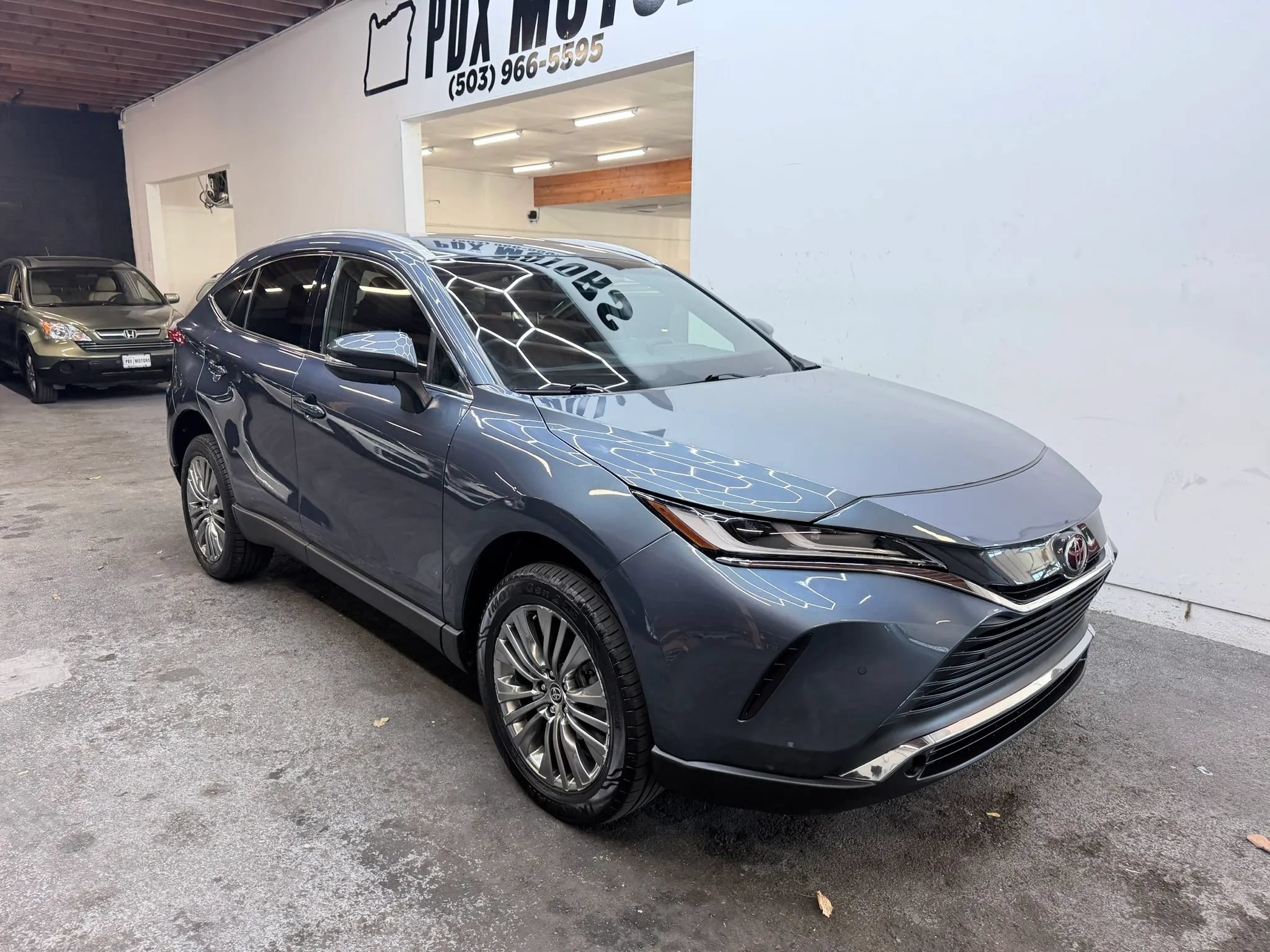 Used 2021 Toyota Venza XLE w/ Softex Package AWD/4WD image 2
