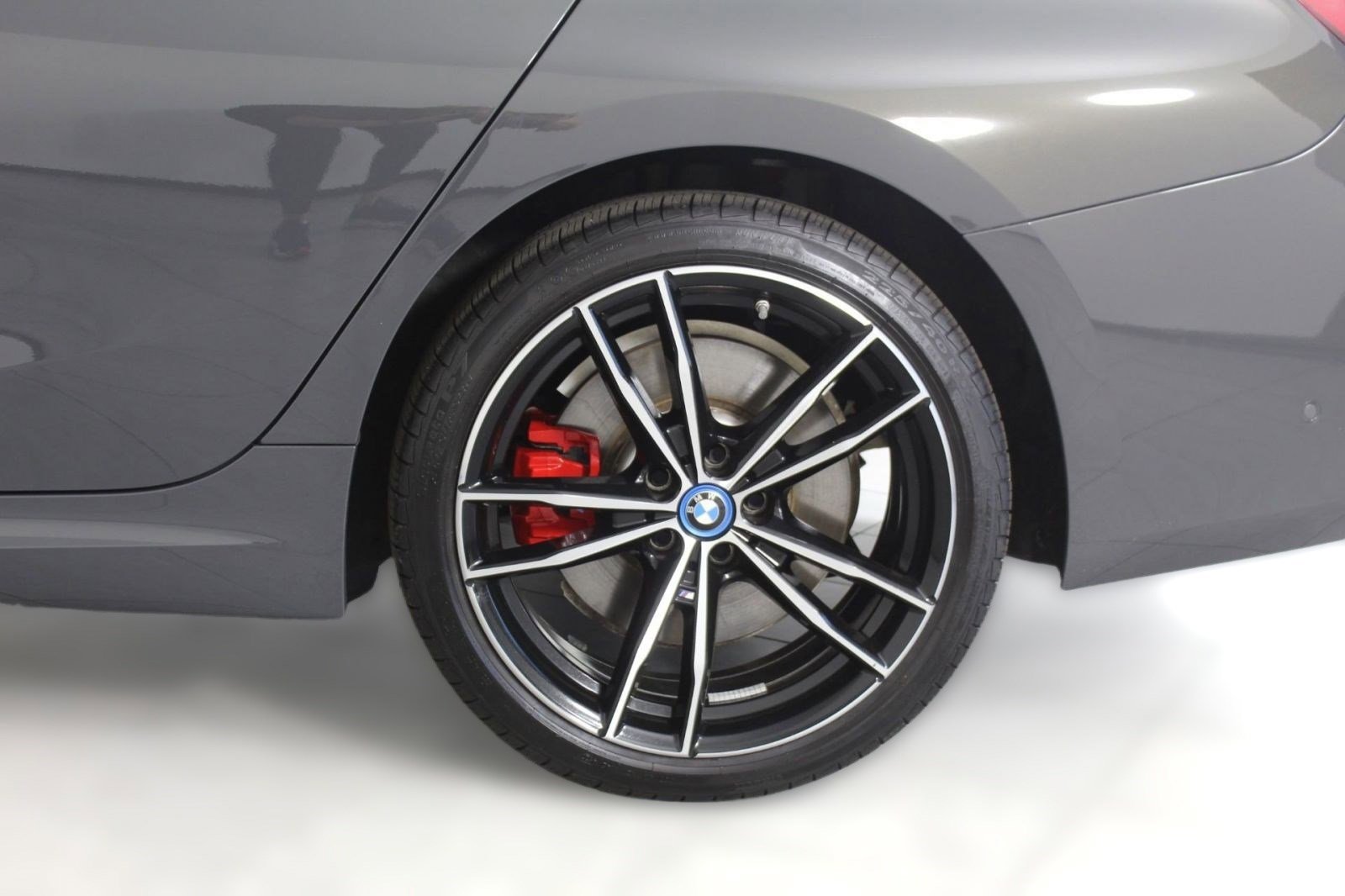 Used 2024 BMW 330e xDrive w/ Premium Package image 23