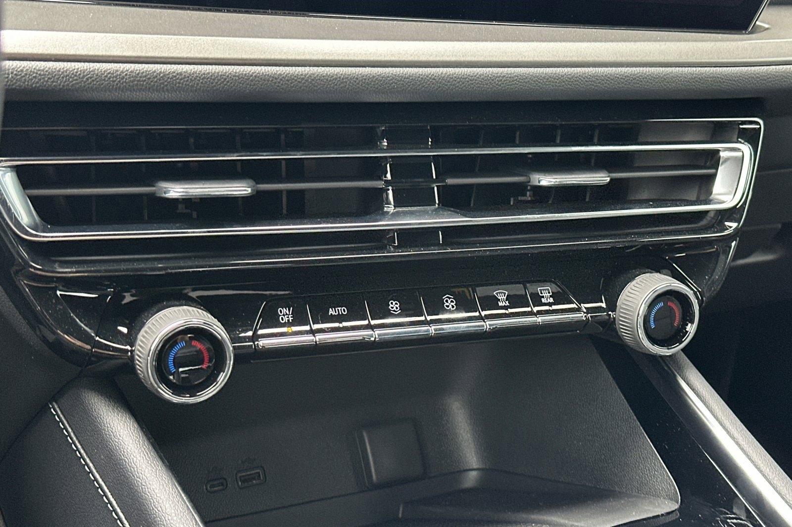 New 2025 Chevrolet Traverse LT w/ Enhanced Driving Package image 25