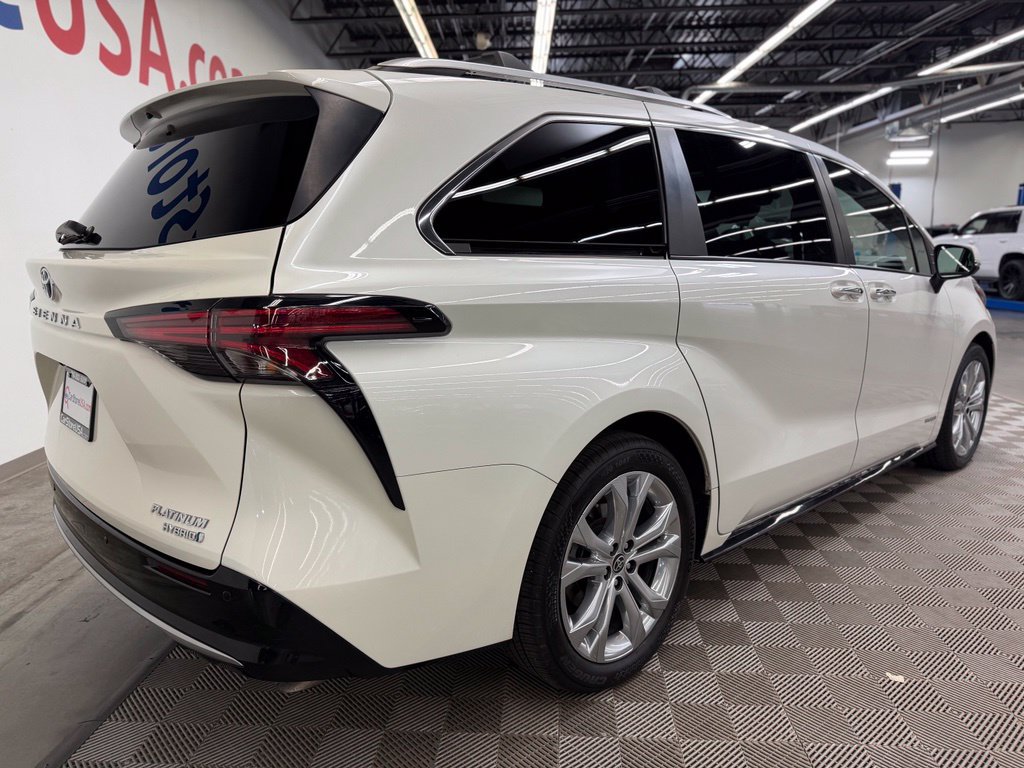 Used 2021 Toyota Sienna Platinum FWD image 6