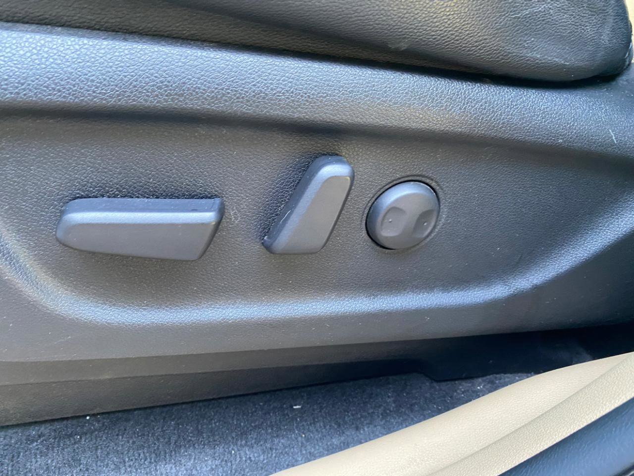 Used 2018 Kia Sedona EX FWD image 26