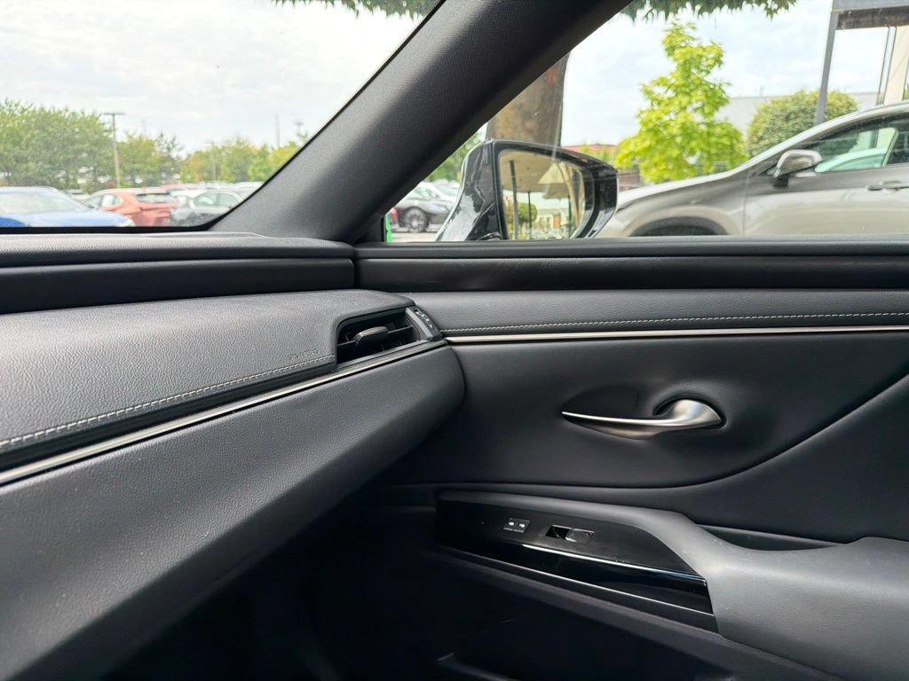 Certified 2022 Lexus ES 300h w/ Premium Package FWD image 35