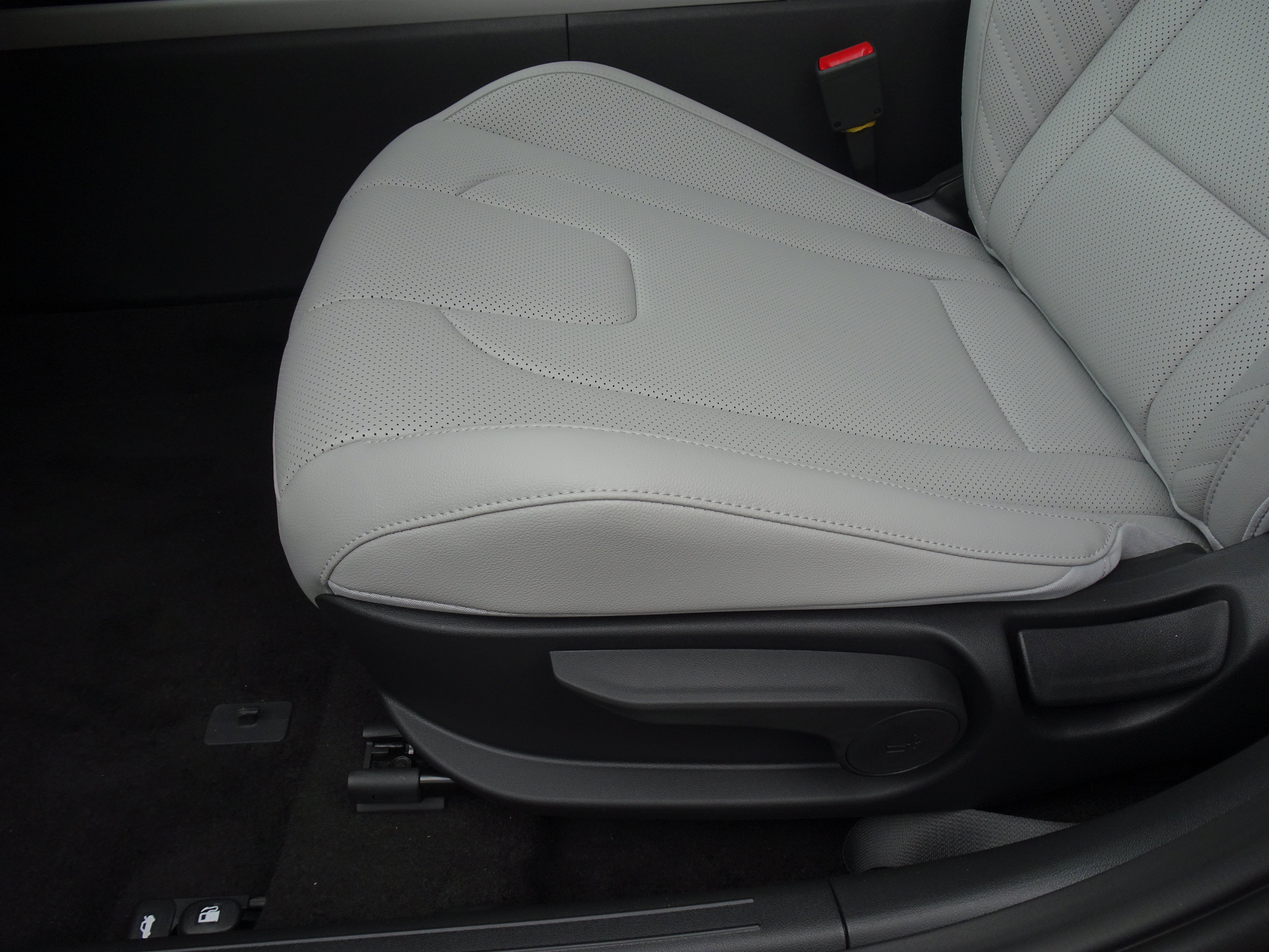 New 2026 Hyundai Elantra SEL Sport FWD image 9