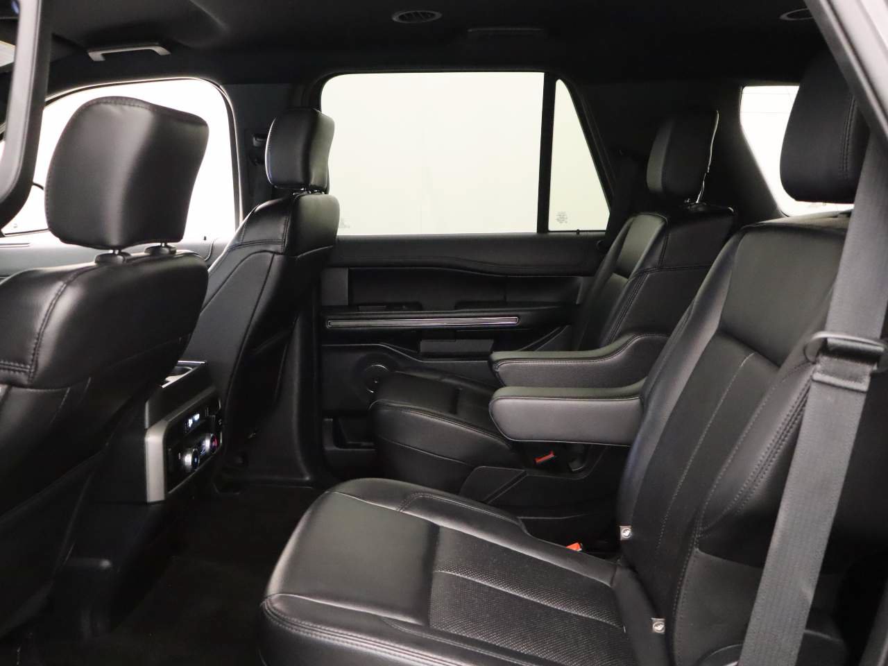 Used 2020 Ford Expedition XLT w/ Equipment Group 202A RWD image 18