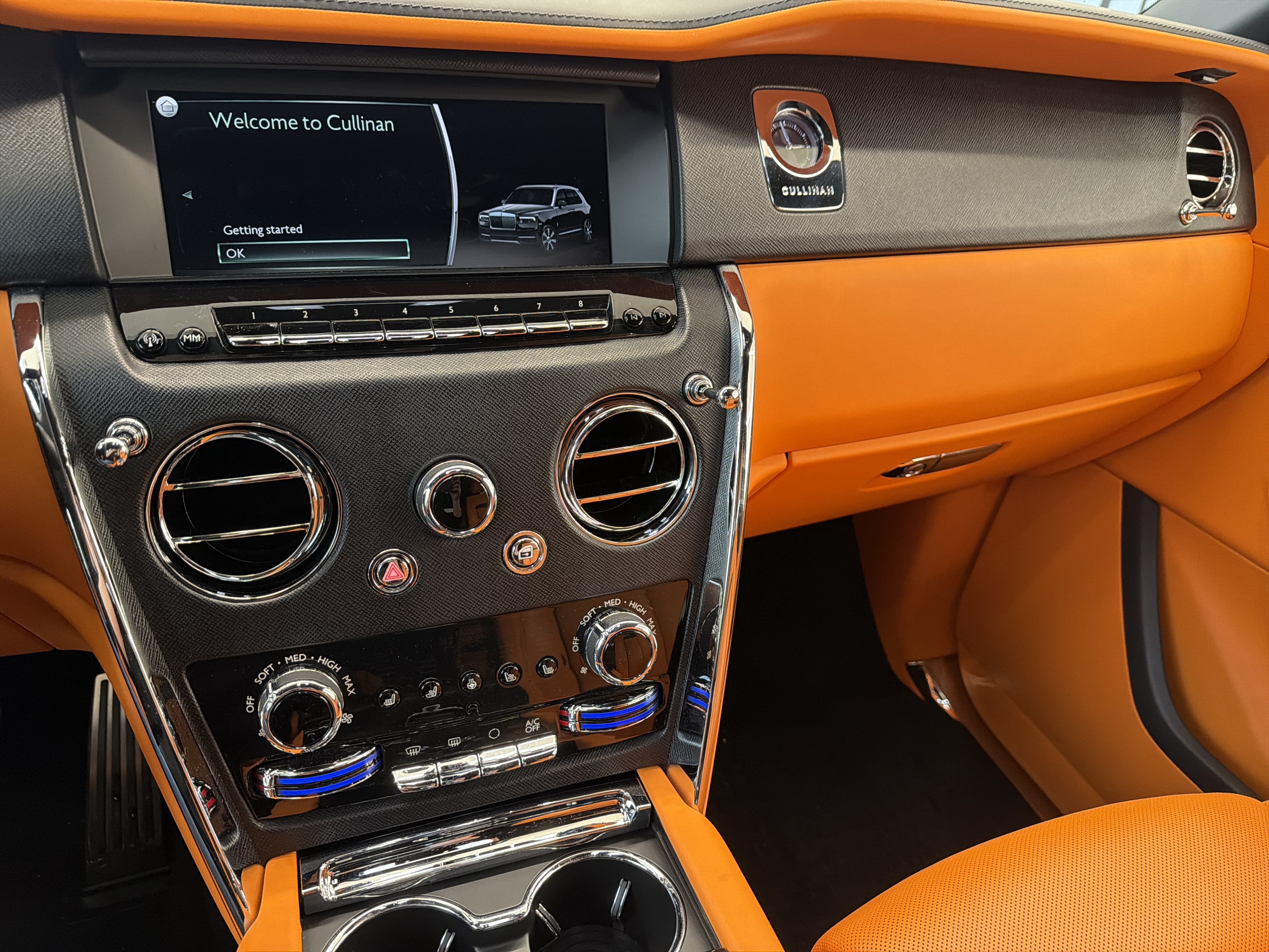 Certified 2022 Rolls-Royce Cullinan AWD/4WD image 22