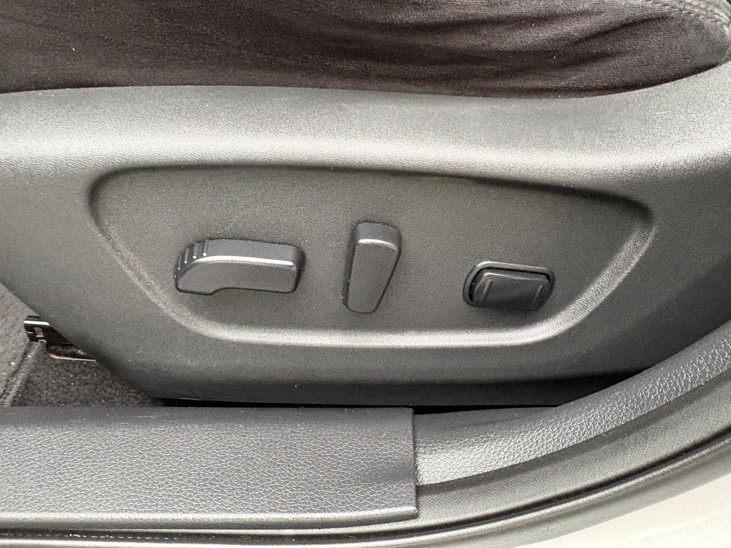 Used 2015 Nissan Rogue SV w/ SV Moonroof Package AWD/4WD image 27