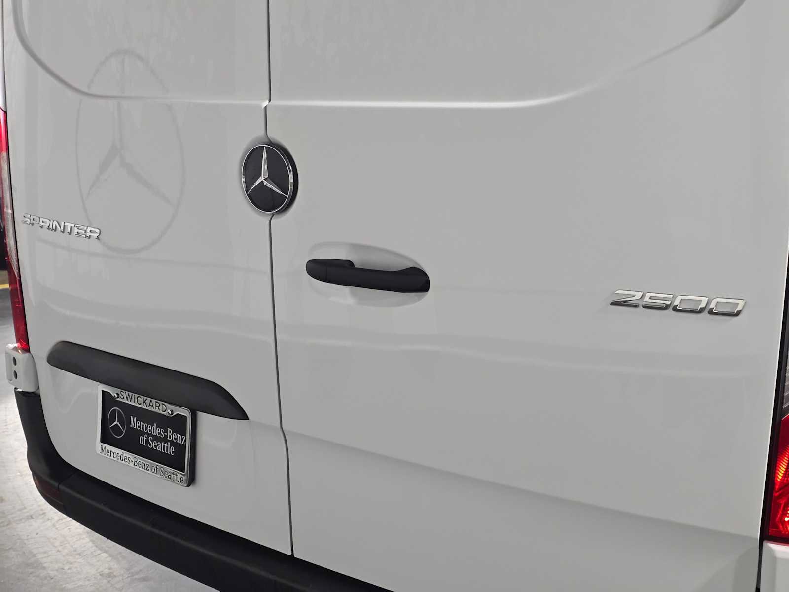 Used 2025 Mercedes-Benz Sprinter 2500 image 15