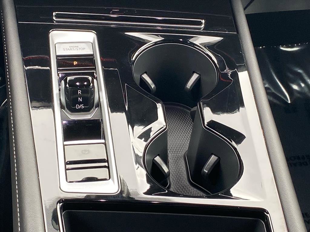 Certified 2025 Volkswagen Atlas Cross Sport SEL image 9