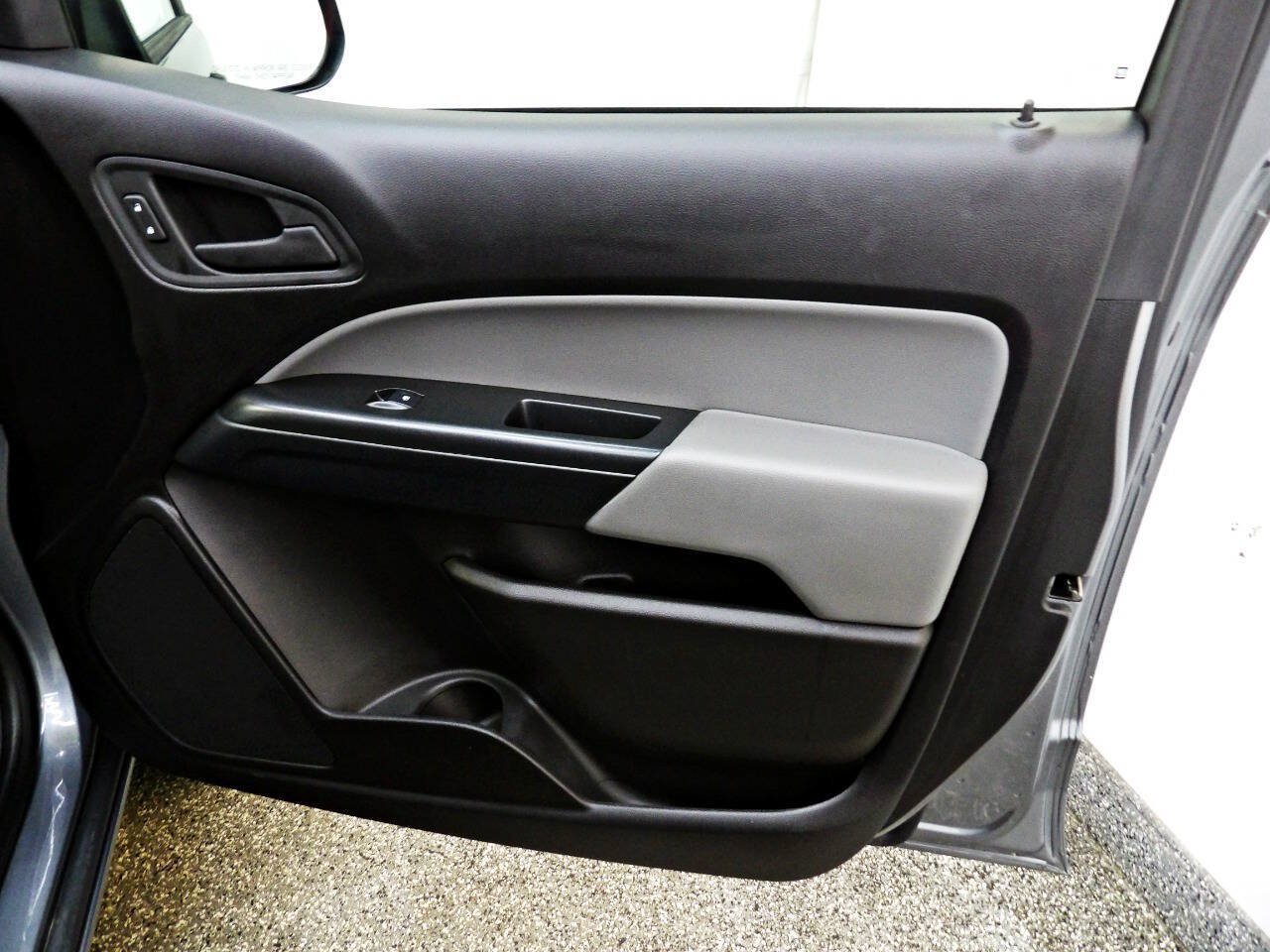 Used 2018 Chevrolet Colorado W/T w/ WT Convenience Package RWD image 11