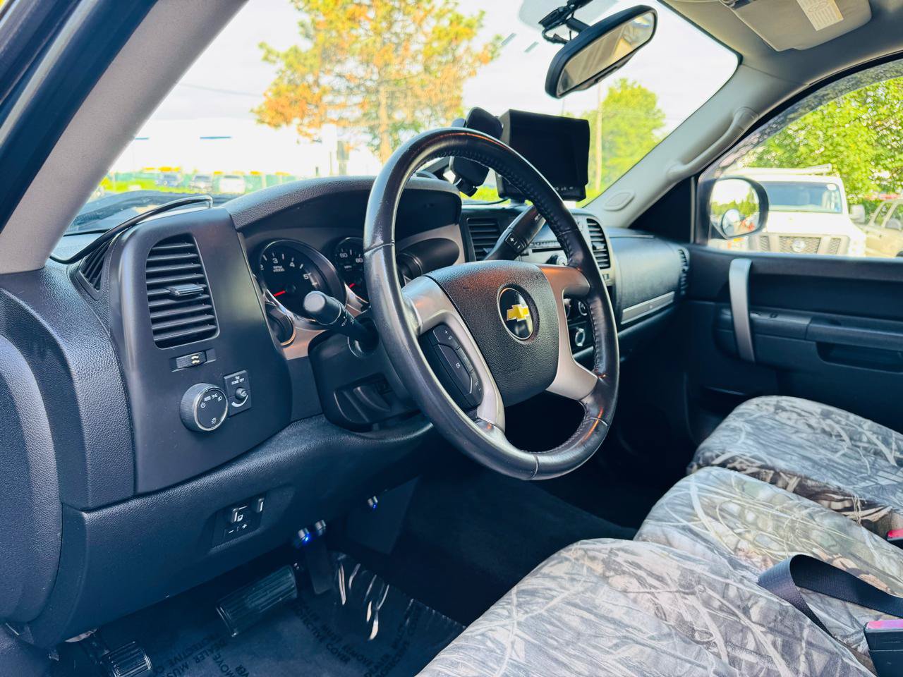Used 2010 Chevrolet Silverado 2500 LT AWD/4WD image 30