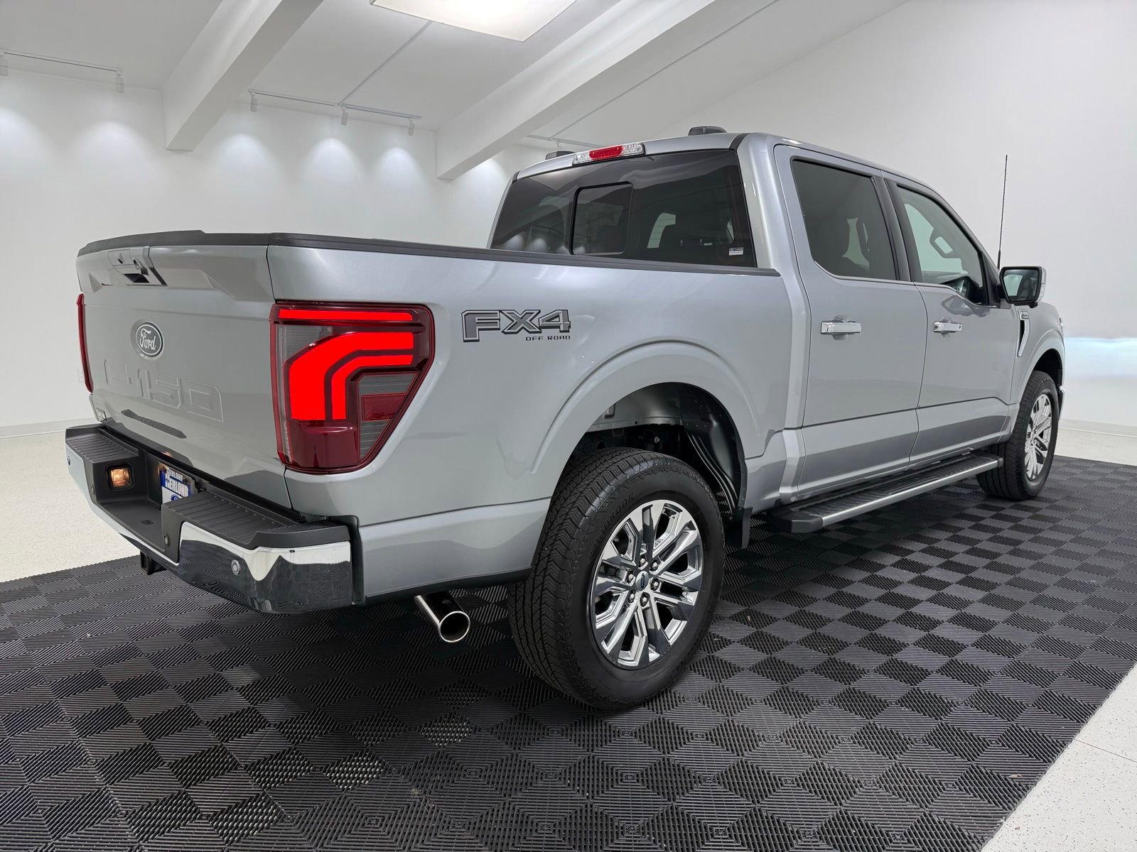 Used 2025 Ford F150 Lariat w/ Equipment Group 501A Mid AWD/4WD image 7
