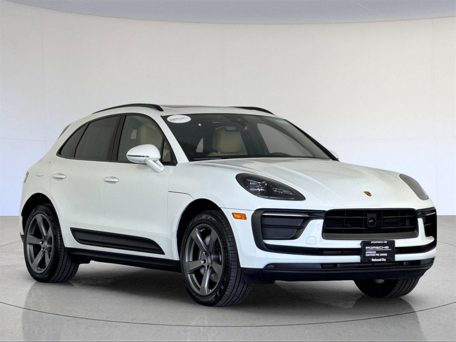 Used 2025 Porsche Macan image 10