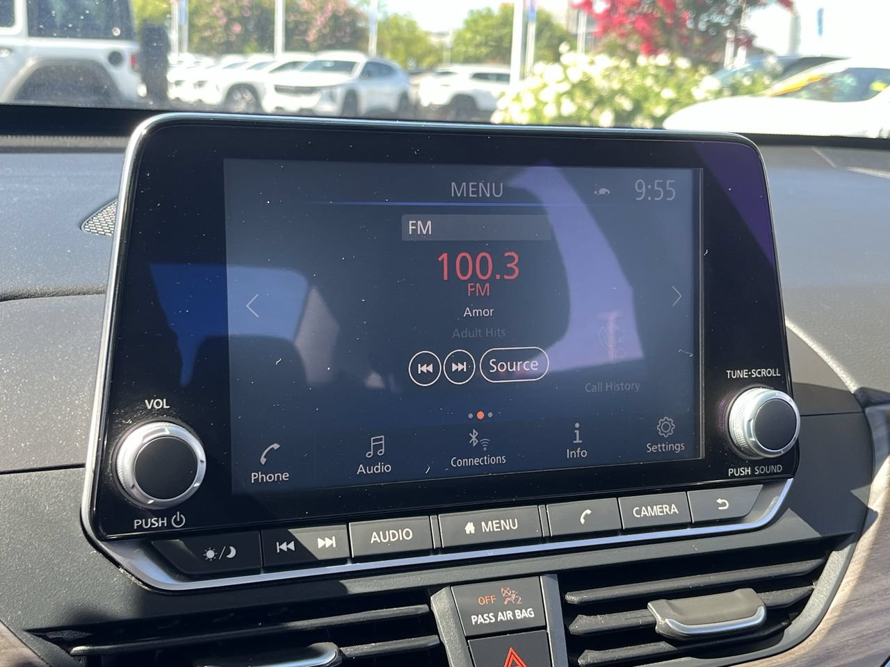Used 2025 Nissan Altima 2.5 SV FWD image 12