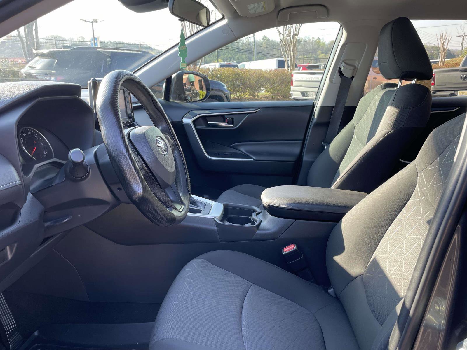 Used 2021 Toyota RAV4 XLE image 4