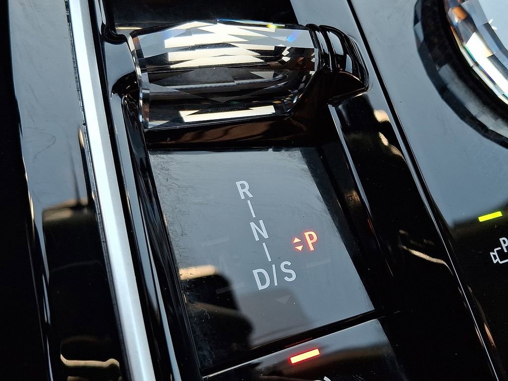 Used 2025 BMW 760i xDrive w/ Executive Package image 16