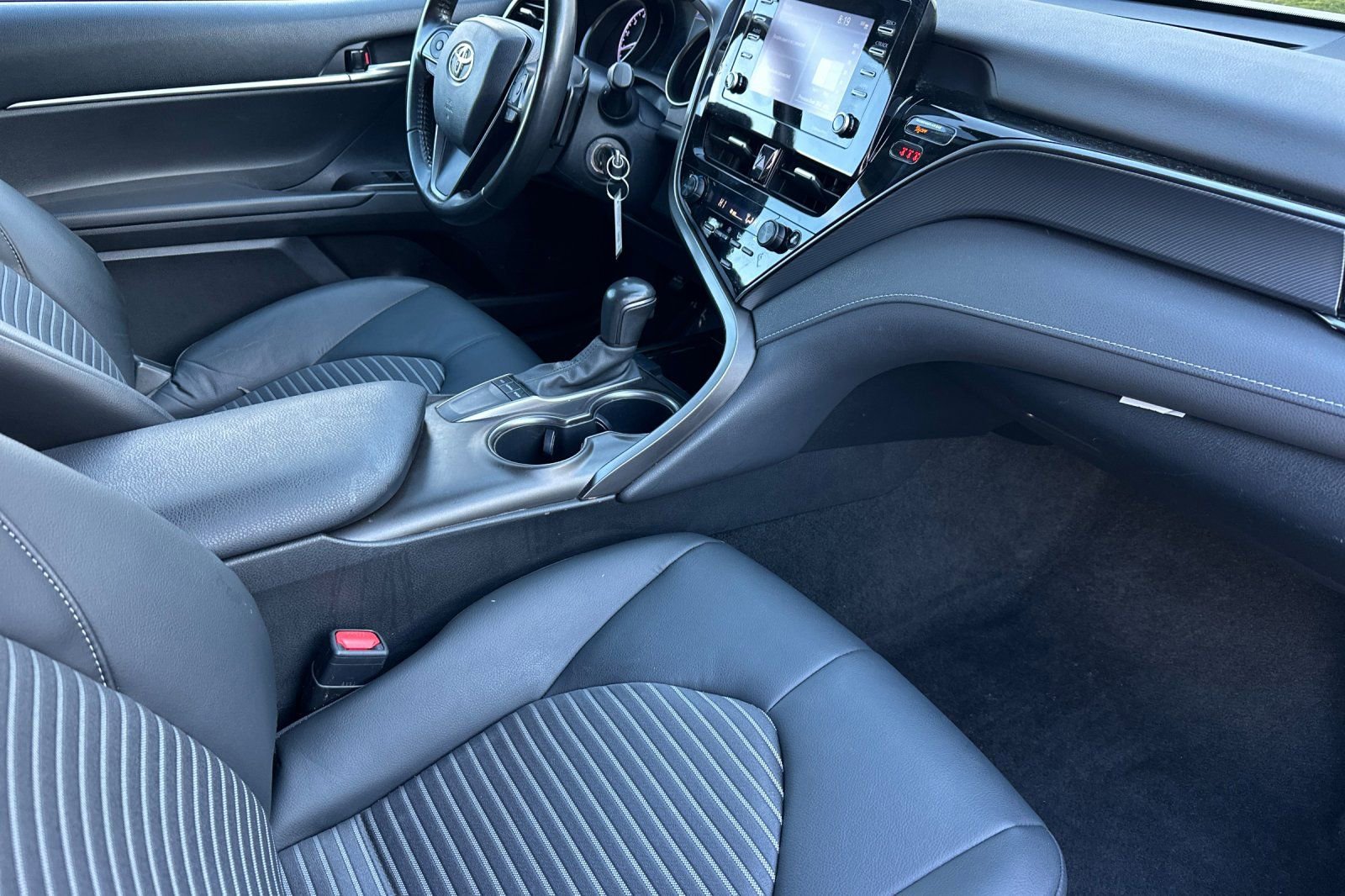 Used 2023 Toyota Camry SE image 18