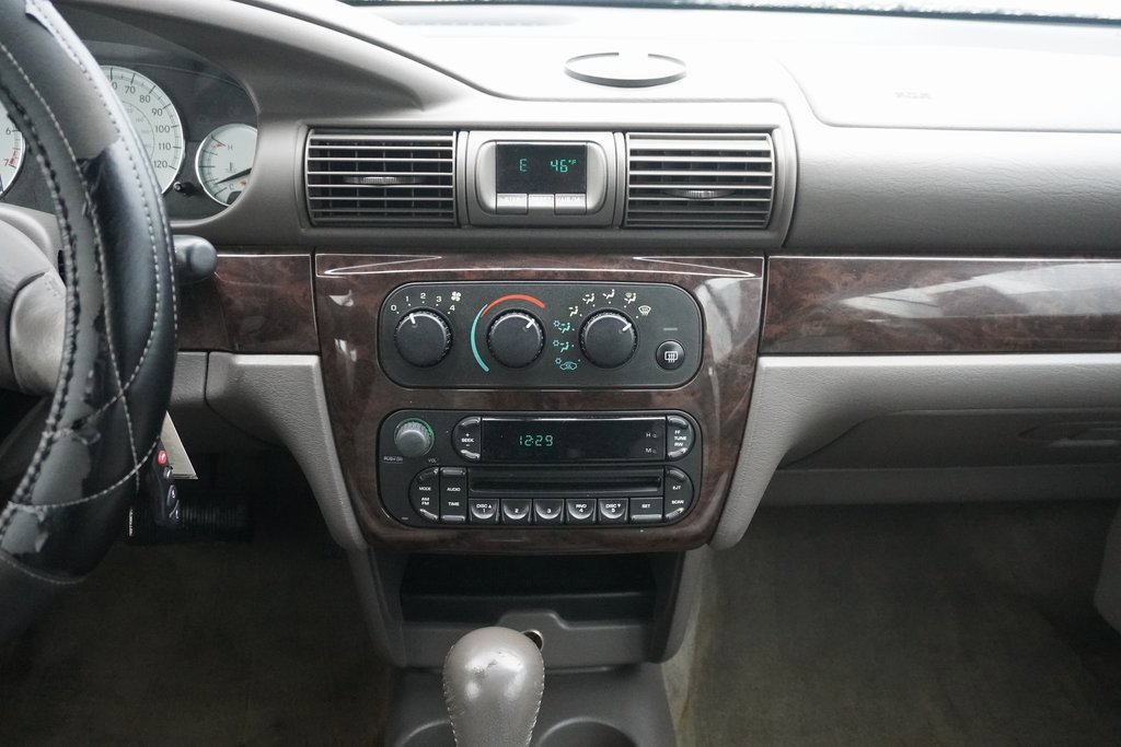 Used 2005 Chrysler Sebring Limited w/ Electronics Convenience Group image 16