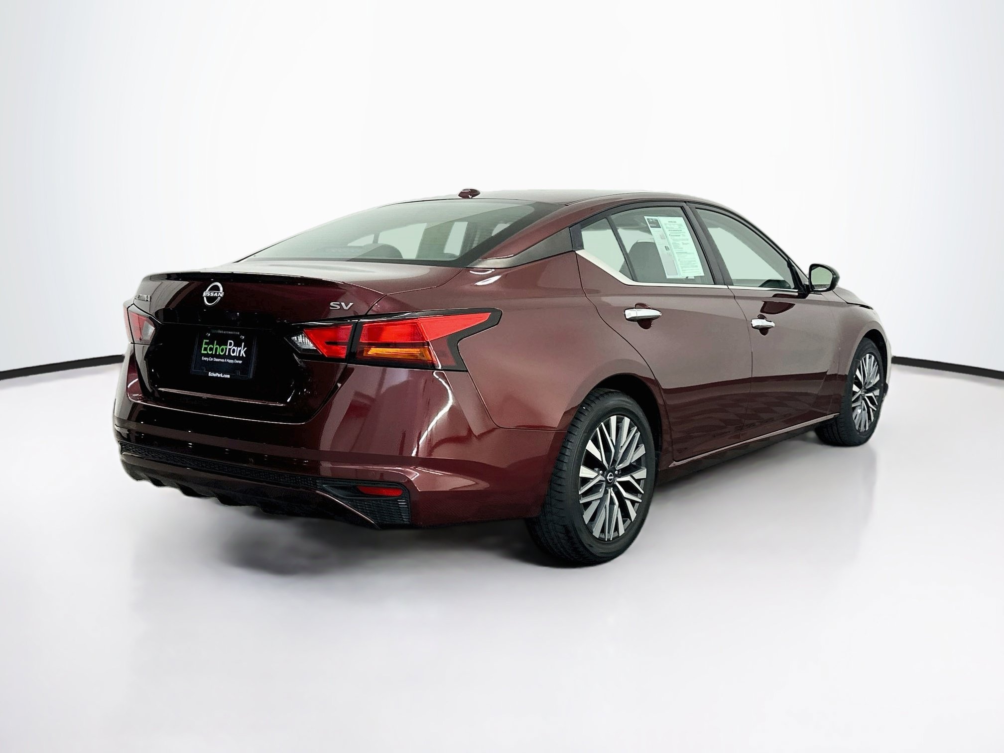 Used 2024 Nissan Altima 2.5 SV FWD image 9