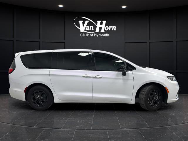 Used 2024 Chrysler Pacifica Limited FWD image 8