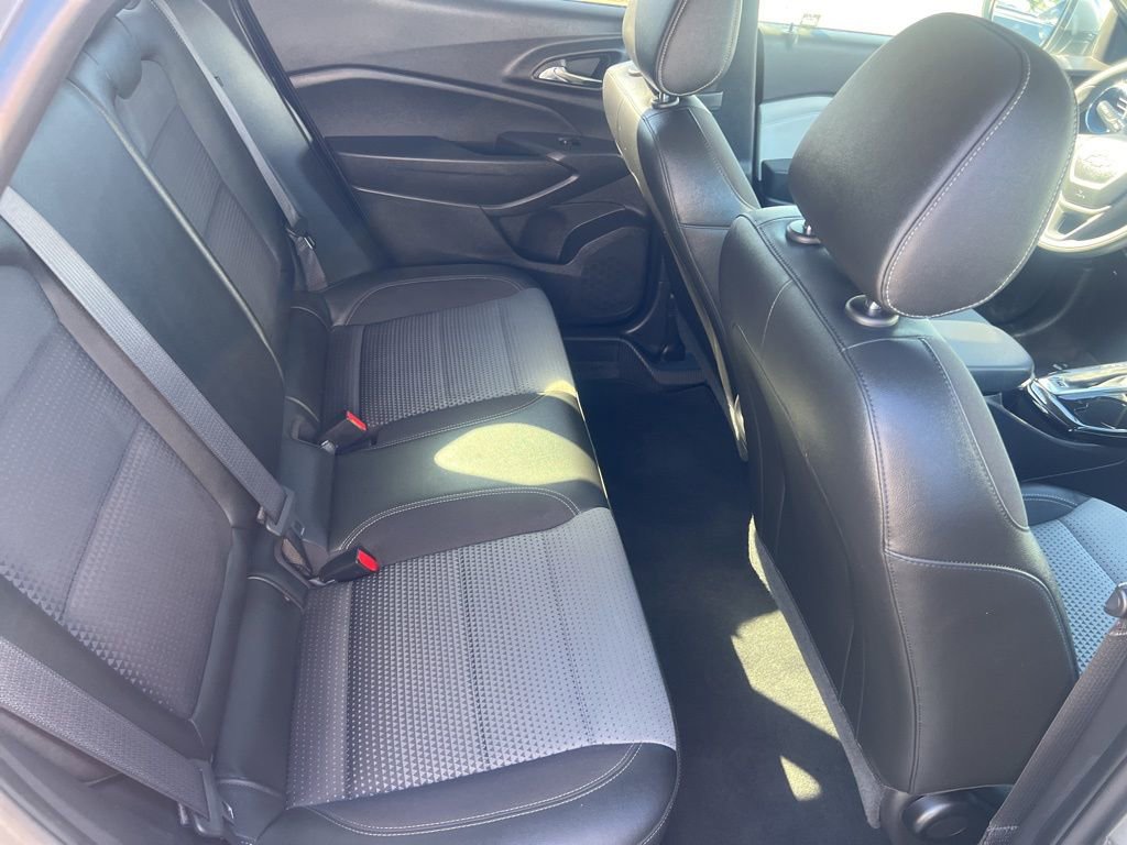 Used 2025 Chevrolet Trax LT FWD image 38