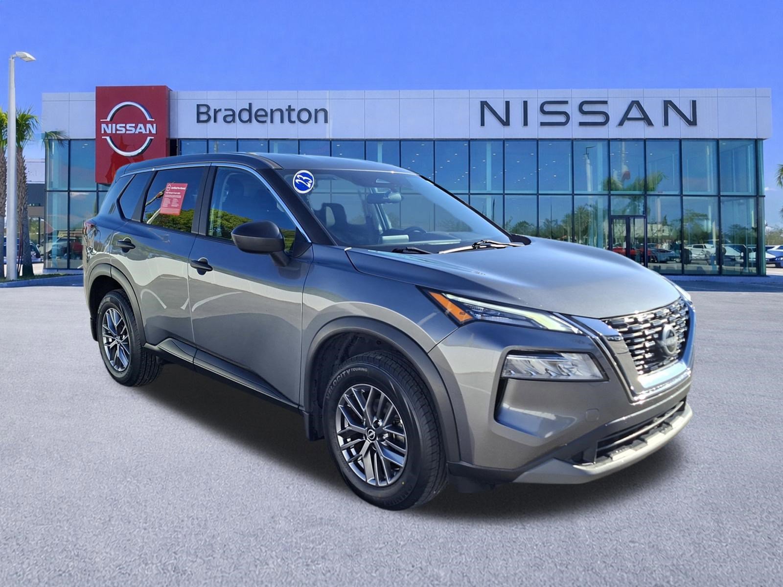 Used 2023 Nissan Rogue S image 3