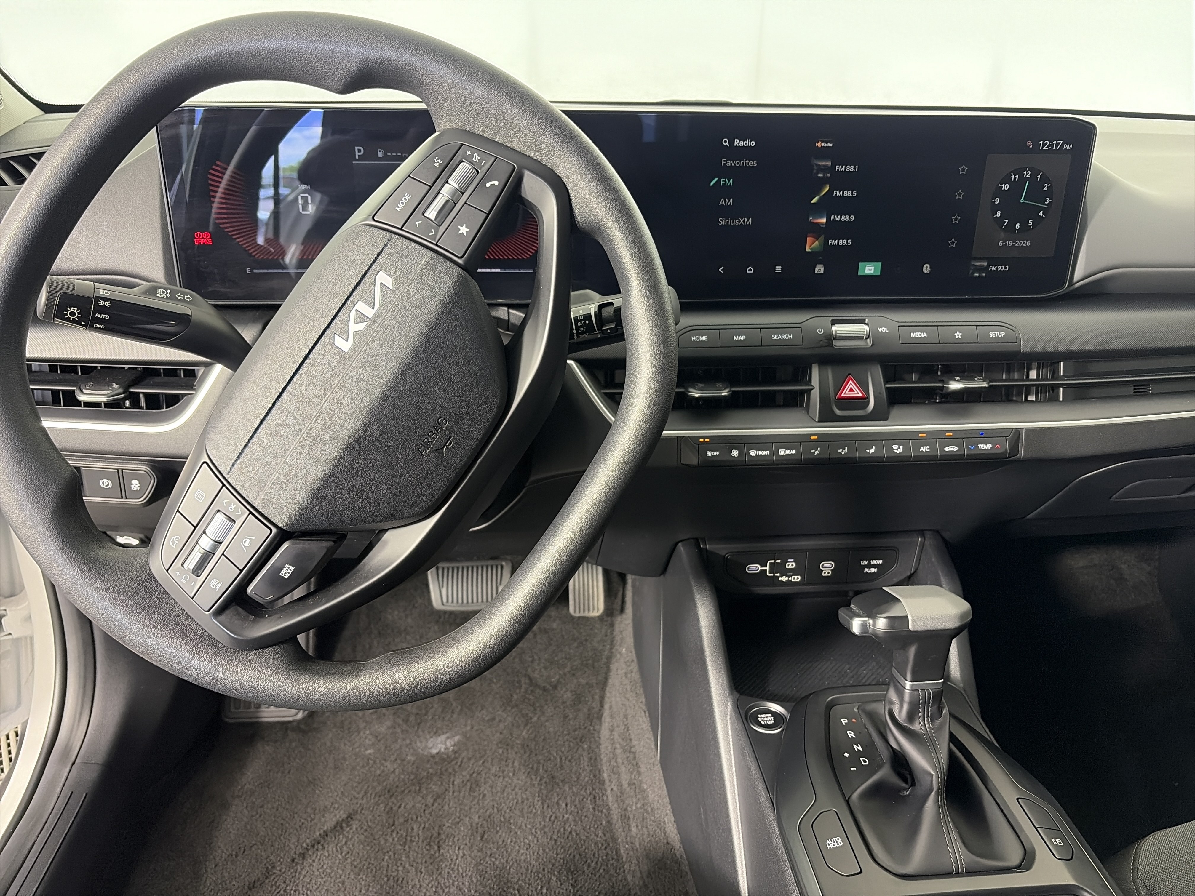 Used 2025 Kia K4 FWD image 3