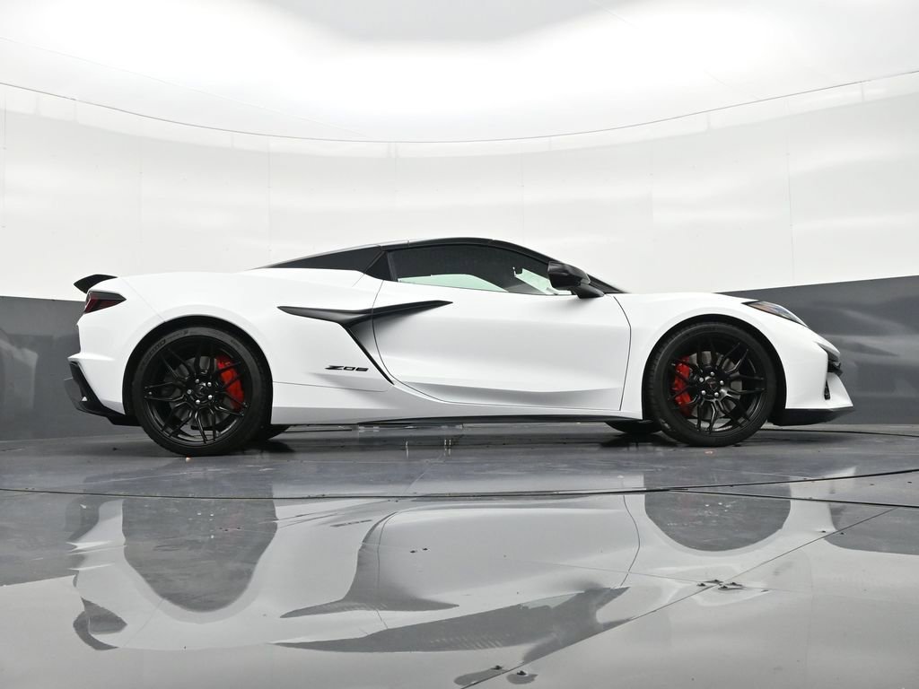 Used 2026 Chevrolet Corvette Z06 w/ Stealth Interior Trim Package image 28