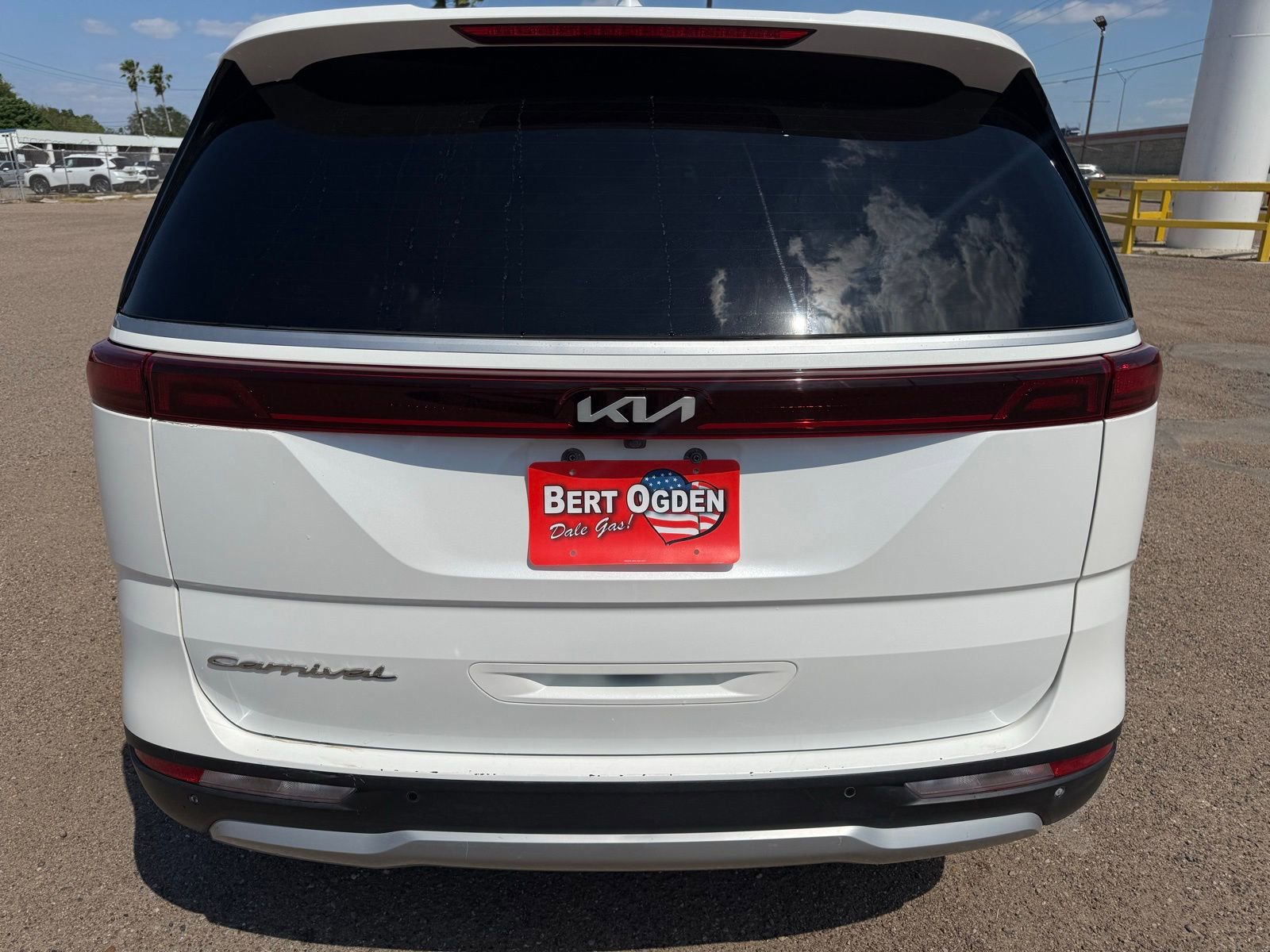 Used 2022 Kia Carnival EX FWD image 4
