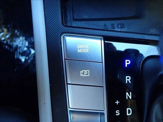 Used 2023 Hyundai Elantra Limited image 24