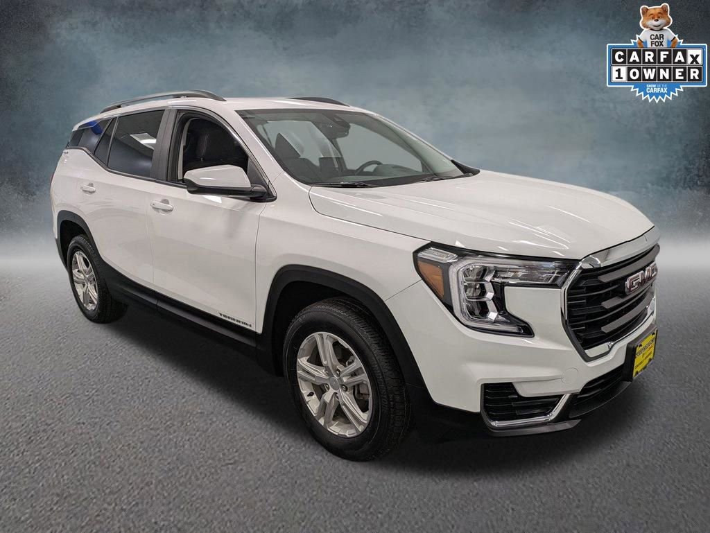 Used 2023 GMC Terrain SLE w/ Driver Convenience Package image 3