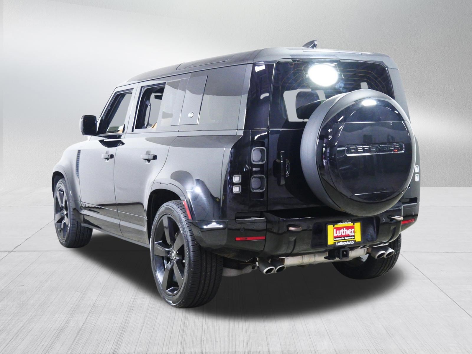 Used 2023 Land Rover Defender 110 V8 AWD/4WD image 5