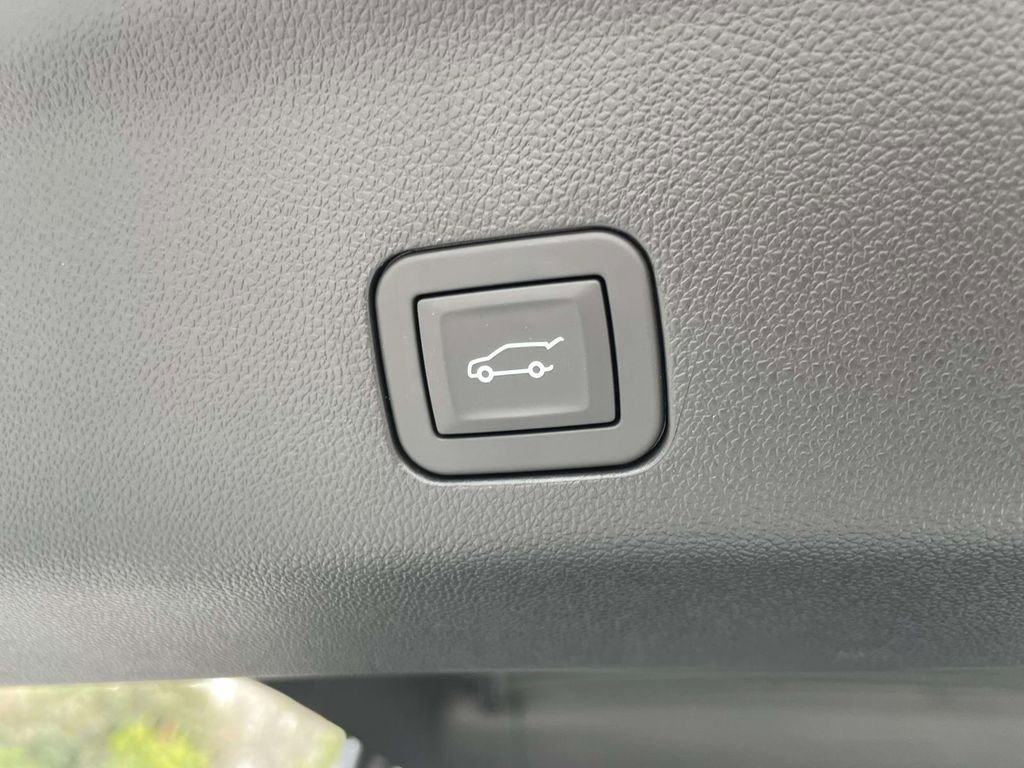 New 2026 Cadillac Escalade ESV Sport w/ Touring Package image 11